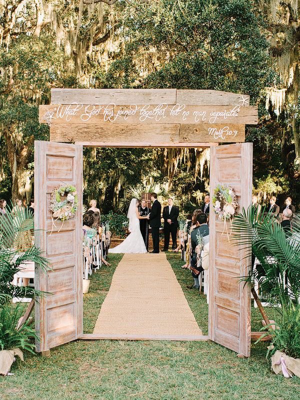 LavenderTrails's tweet photo. Rustic Wedding Venue @LavenderTrails 
3200 sq ft event center Tiny Houses &amp; RV Park
It's wedding season! Book your event &amp; experience true East Texas hospitality!
Don't you just love some of these decor designs!
#weddingseason #tyler #rusticwedding #wedding #rvlife #tinyhouse https://t.co/LOJfIyHUrU