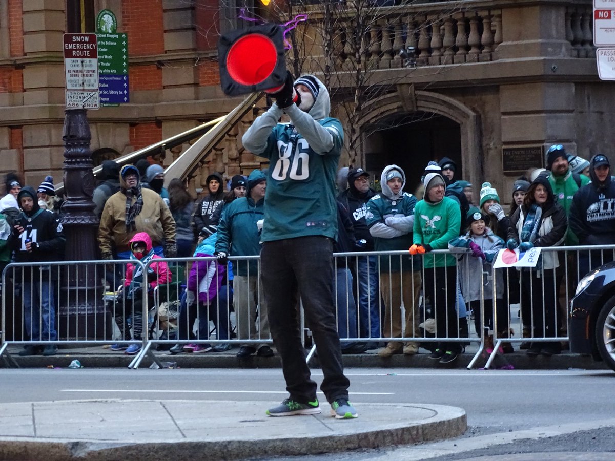 NBCSPhilly's tweet photo. 🗣 E-A-G-L-E-S EAGLES! https://t.co/P04yFDveTS