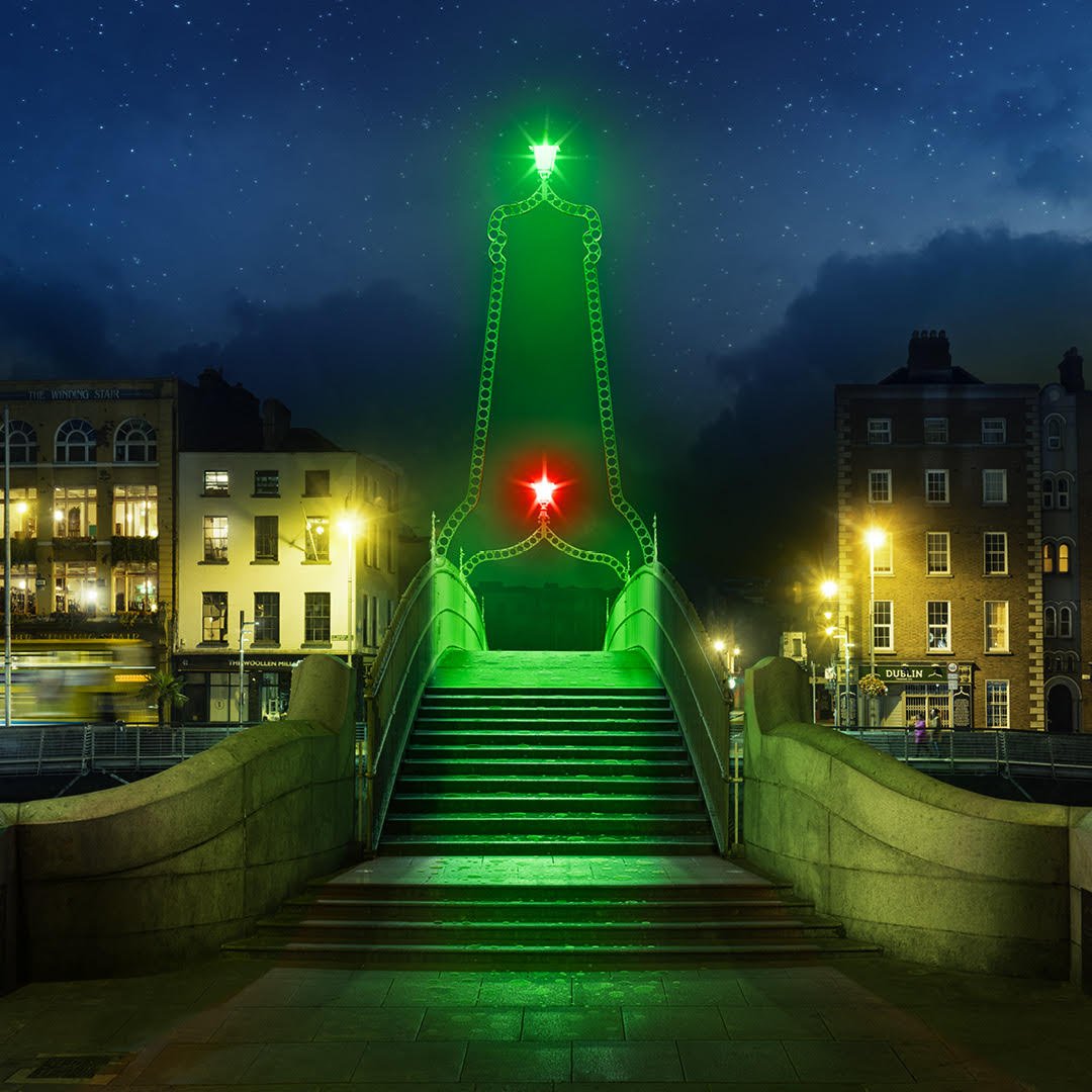 We teamed up with @tackochgodnatt to shoot an iconic piece of Dublin architecture for @heinekenireland. The Ha'penny Bridge was lit up green, becoming a symbol for Heineken connecting people for generations.