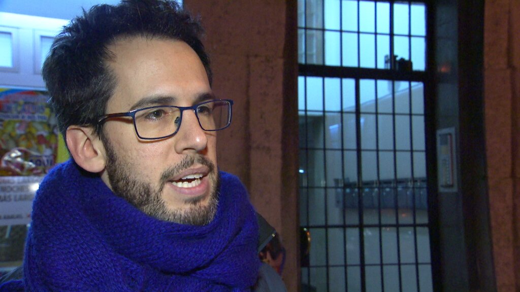 Denuncien la pressió immobiliària al barri de Sant Antoni de Barcelona, amb milers de llogaters en risc d'haver de marxar
bit.ly/2GZmknZ