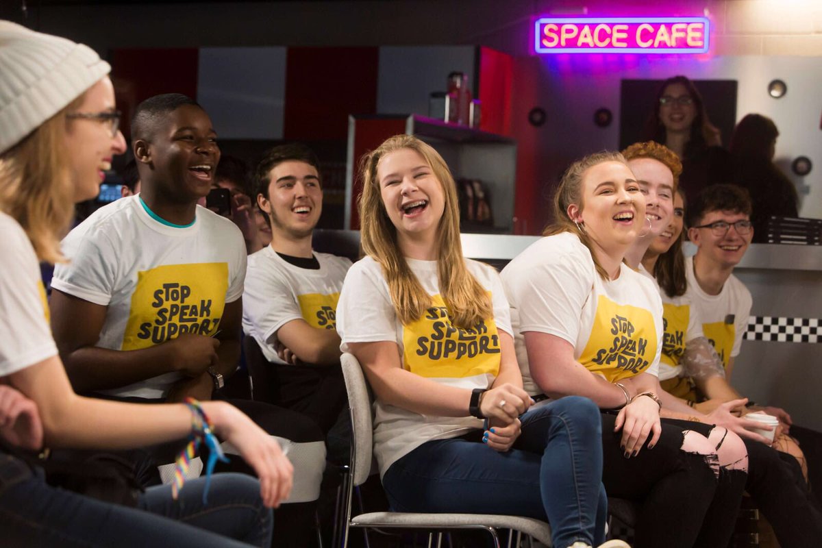 heads_together's tweet image. Today is the day!
 
We’re heading to a school to host a big assembly with @danielhowell and workshops with #StopSpeakSupport to talk about cyberbullying and mental health.