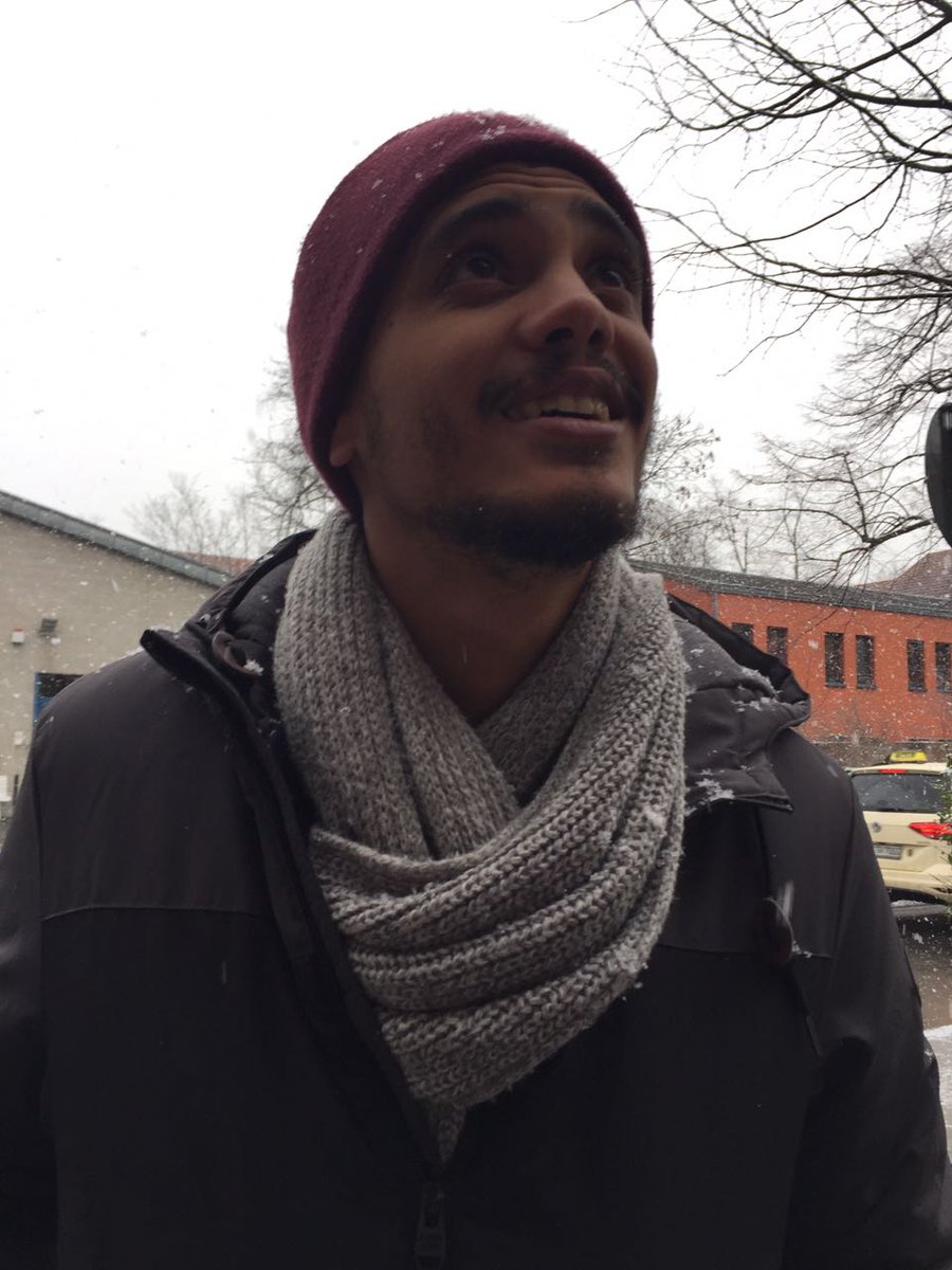 SpazzyMoise's tweet photo. I'm a sucker for snow #snow #lastdaysofinter #colonia #koln #germany #snoangel https://t.co/o2gMO9LbTY