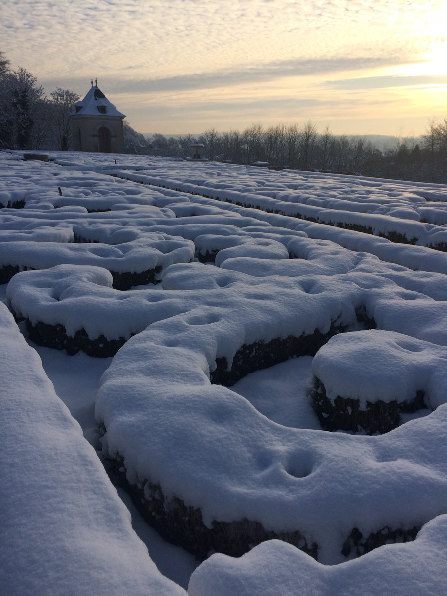 chateauauvers's tweet photo. Beauté matinale #neige #chateau #patrimoine ❄️ https://t.co/XTxNR0ctnl