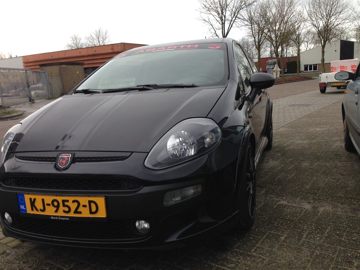 ASTimmer's tweet photo. Te koop. Mooie fiat abarth  bj 2012 km 93000 vraagprijs €12.000,00 https://t.co/u0uRLTMPT7