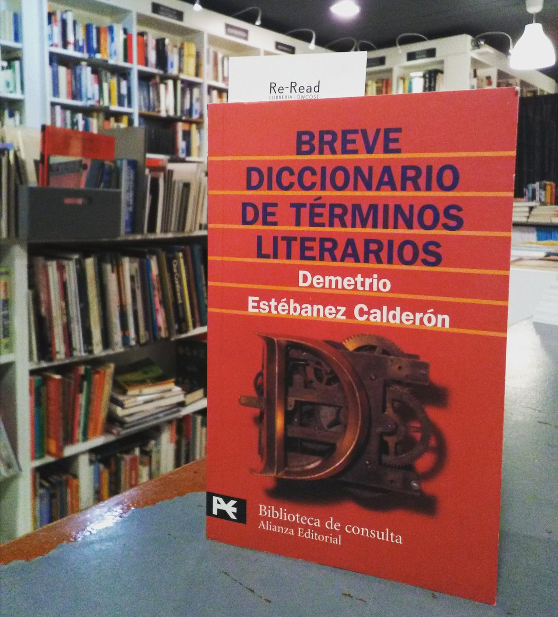 ReReadMuntaner's tweet photo. Fábula. Término de origen latino (fabula: conversación, relato) con  el que se designaban en esa lengua diversos tipos de creación   literaria, como cuentos, mitos, obras teatrales -  Breve diccionario de términos literarios #reread #libreria #lowcost #secondhand #unlibro3euros https://t.co/lYmQtjlXdn