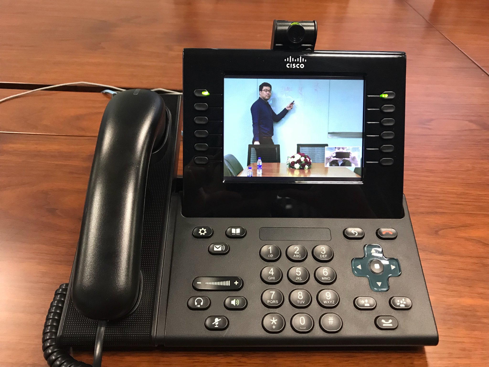 Ciscocxc Cp 9971 Is Smart Beautiful And Durable We Use It Everyday Though It S An Eos Product Ciscocxc Apjc Cisco Povservices Wearecisco Technology Throwbackthursday Cxcbeijing T Co Eyk2jypb7y Twitter
