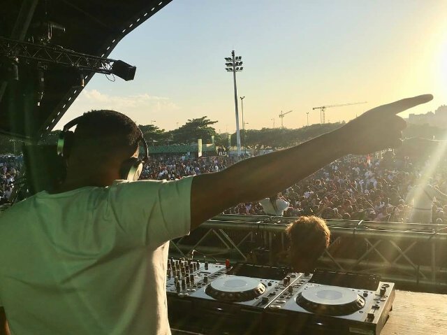 MlunguRockstaII's tweet photo. @DJSOXsa this is good time to make the crowd go boom https://t.co/6o5OAltIyo