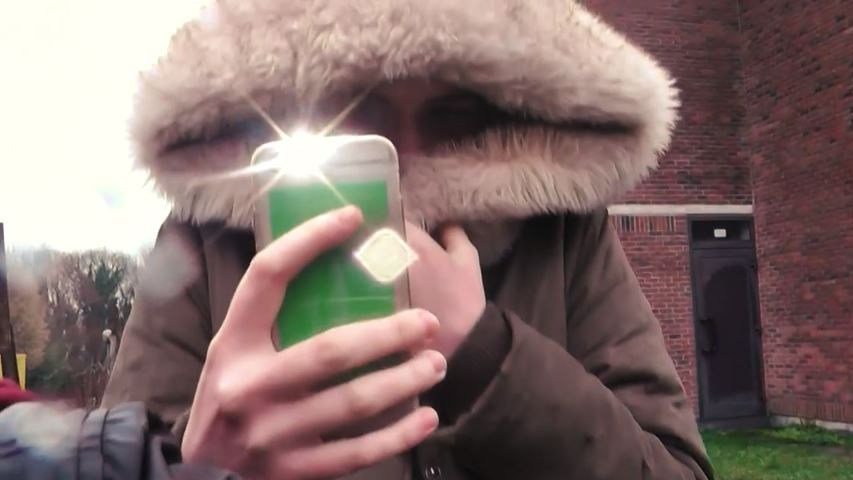 In deze vlog geven 4 jongeren met nog nooit eerder vertoond beeldmateriaal een inkijk in hun persoonlijke leefwereld en schoolomgeving. bxlopenview.be/media/vlogsvoi…