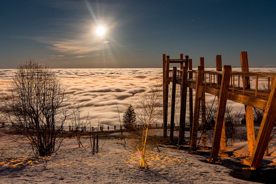 SavoieMontBlanc's tweet photo. Il y a des jours où il faut mieux être au-dessus des nuages ☁️ plutôt qu'en dessous 😉 #savoiemontblanc https://t.co/ohZW8d3n7B