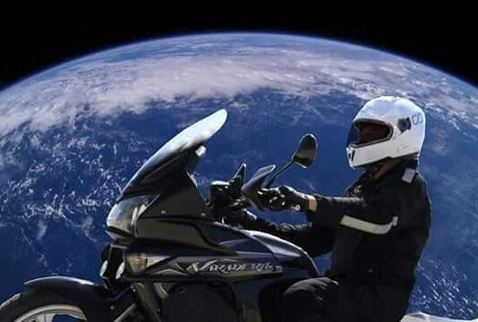CARiderCoach's tweet photo. 'Yapmasaydık ölürdükcülükde' bugün. Bizim de hayallerimiz var, olamaz mı?? 😁 Made on earth  by humans. 😎 #CAriderCoach #motosikletsürüş #ilerisurus  #motosikletbaşlangıçprogramı #CanerAtagun #ZeynepKamacı #motosikletbaşlangıç #BMW #Motorrad #Suzuki #KTM #Yamaha #Kawasaki #Honda https://t.co/2sKvGU0qsz