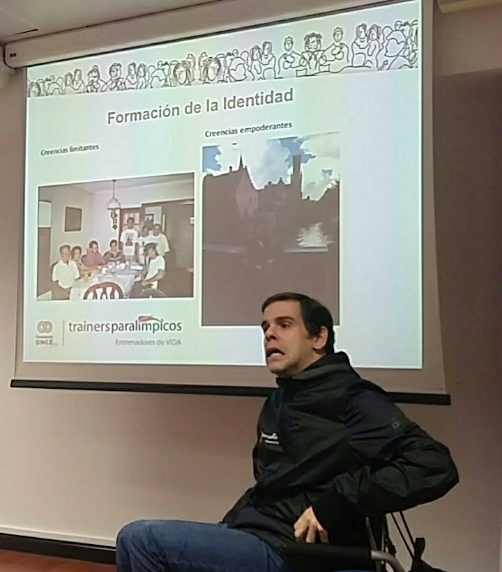 mj_baile's tweet photo. Fantástica conferencia motivacional de @algaflor, uno de los @TrainerParalimp de la @Fundacion_ONCE que nos ha acompañado en la clausura del programa de marketing digital y habilidades interpersonales #EmprendedoresDeVida https://t.co/3Qt3XjZOUC vía @cdevalor