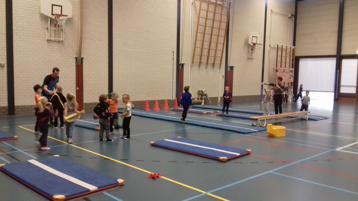 Team4Talent_PN's tweet photo. Clinicdag @SpectrumSKOP is van start gegaan voor de groepen 1 tm 5. Tikspelen, B&amp;M, Boogschieten, Zaalvoetbal en Bootcamp! Lekker sporten! https://t.co/og6Sg4tRjD