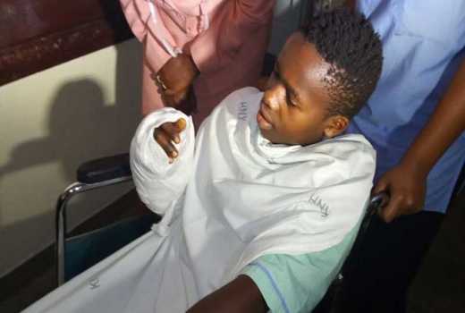 KNH doctors reattach teenager's hand that was stored in cool box for 10 hours
goo.gl/aruCEg