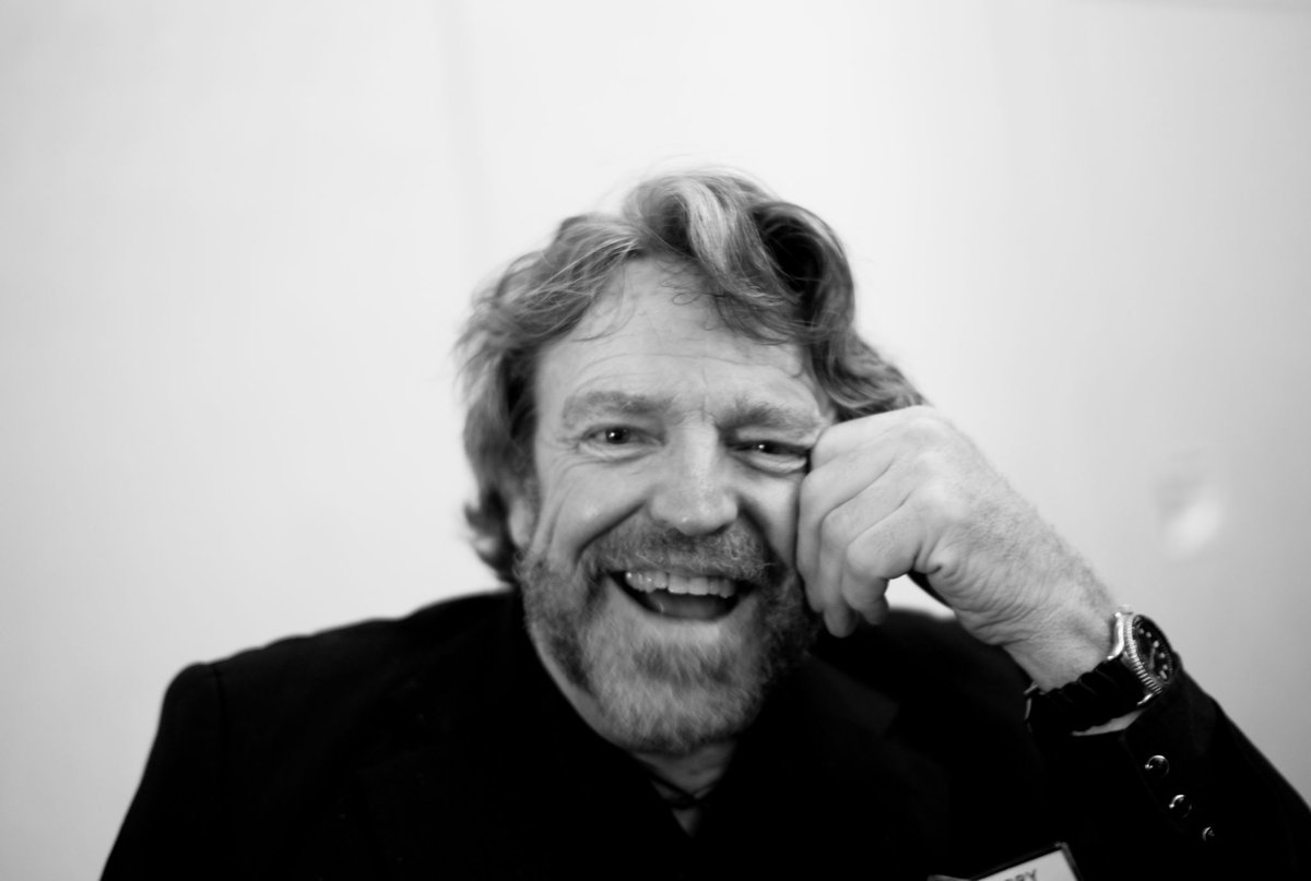 RockFM_ES's tweet photo. Nos deja a los 70 años @JPBarlow, letrista de @GratefulDead además de ciberactivista y pionero de la era de Internet.- D.E.P.- https://t.co/99gMjQYCcZ
