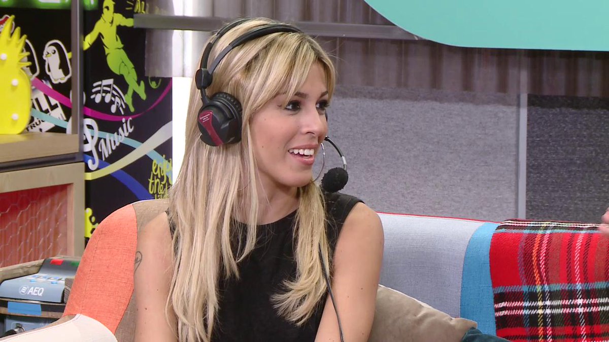 OutdoorTELE's tweet photo. #OutdoorLIVR .@OrianaGMarzoli ya está en plató respondiendo a todas las preguntas y divirtiéndose con todos nosotros 👉 https://t.co/heQVvmSoQ9 https://t.co/L4jihC1NqT