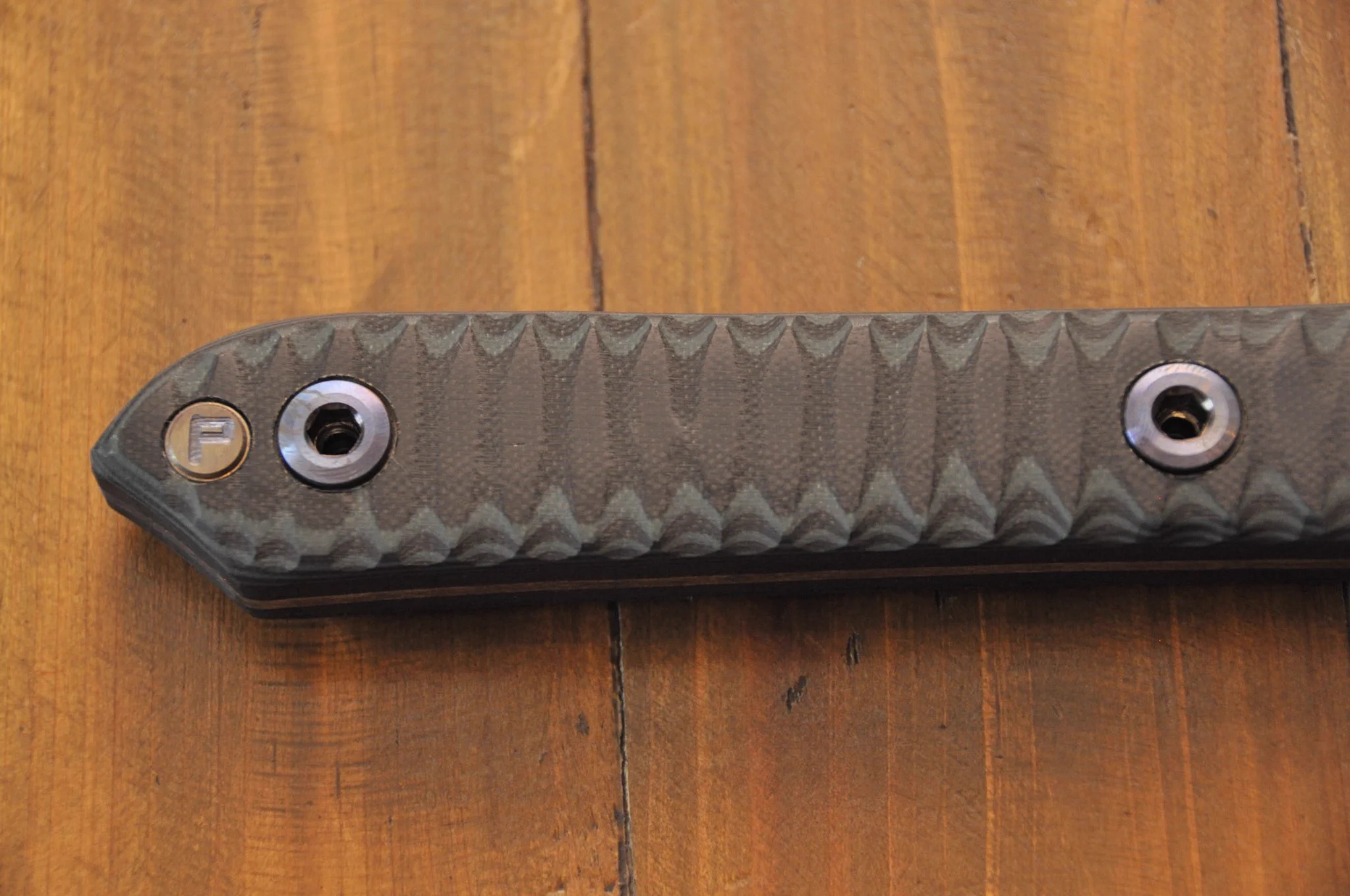 男の子には堪らないｗチタンとカーボンでできた刀が完全にMGSの雷電のものと同じｗ