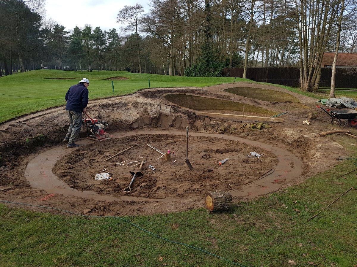 andywikki's tweet image. Setting the bench for our 3rd bunker on the 11th 👌 @OldThornsHotel @EcoBunkerLtd @danharding7 @robbyB15