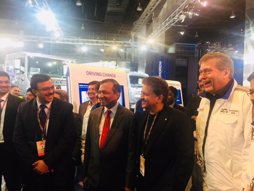 anandmahindra's tweet image. Now this is a photo I will frame.  Vinod Dasari, MD of Ashok Leyland, Pawan Goenka,MD of M&amp;amp;M &amp;amp; Gunter Butschek, MD of Tata motors all together &amp;amp; smiling.. A visual illustration of the phrase “Collaborating to Compete!” #AutoExpo2018