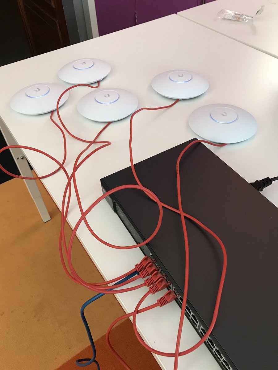 MathijsK93's tweet image. Nieuwe wifi op het werk provisionen #ubiquiti #unifi