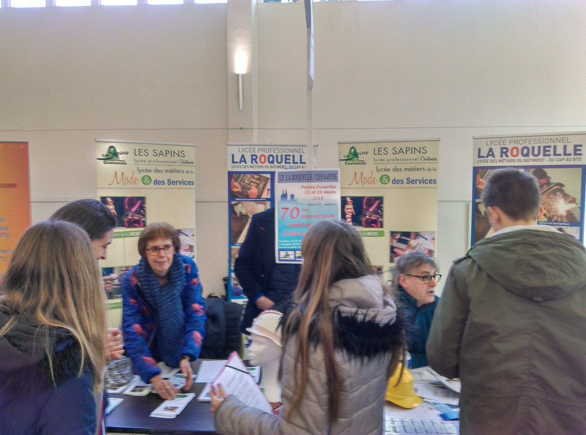 LMThomasPesquet's tweet photo. Les lycées #LaRoquelle et #LesSapins ensemble au Forum des collégiens de Saint Lô https://t.co/owoKuJLgGd
