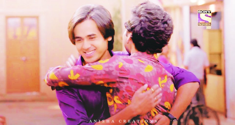 AnishaS_tweets's tweet photo. "Jaan chali jayegi, yaaro ki yaari kabhi nahi tootegi
hum tere saaya hai saaya, tere se door nahi jaa sakthe"
"Humari dosti humari takat aur kamzori bhi"
PROTECT THIS FRIENDSHIP AT ALL COST πππβ€οΈβ€οΈβ€οΈ
#Samudit #YehUnDinonKiBaatHai #YUDKBH @SonyTV https://t.co/fjsE9xyofp
