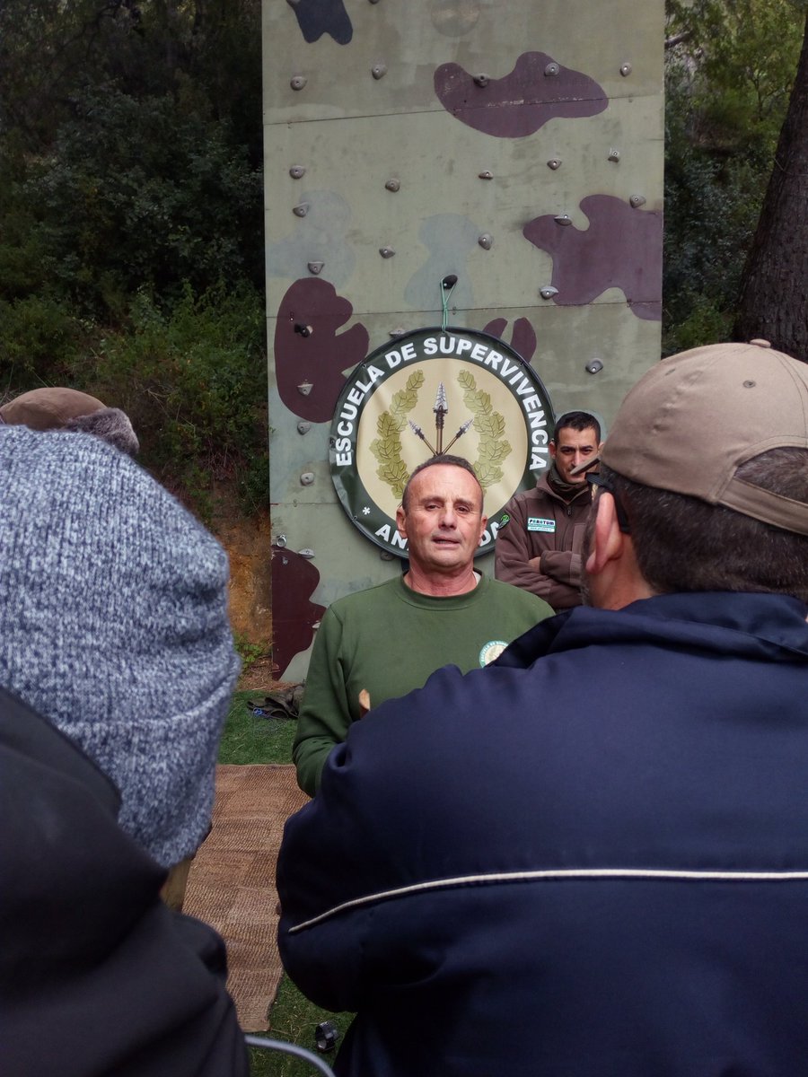 Durante el Curso Básico de #Supervivencia 33/18 que estamos impartiendo en #TerritorioAnaconda , no me olvidó de pedir 
#EquiparacionYa <a href="/jusapol/">jusapol</a>