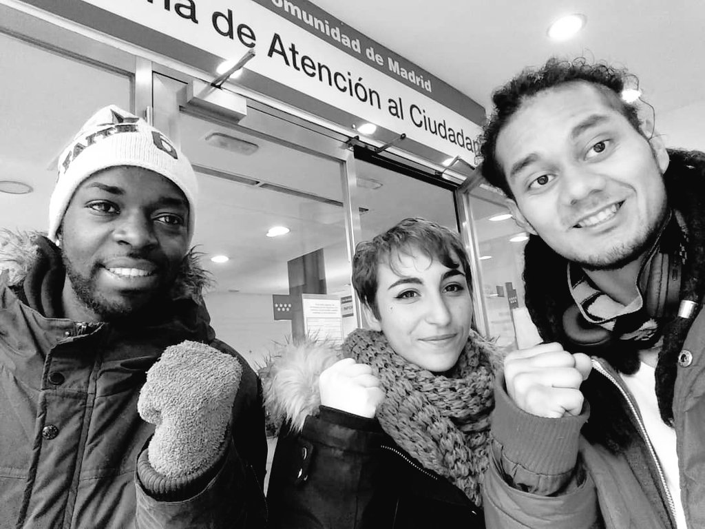 JUSC_021's tweet photo. La pasada mañana del día 6, tan fría y tan nevada, Jóvenes Unides SanCris fue registrada como asociación juvenil.
Una larga caminata por Madrid, entre oficinas y burócratas que te dicen 'ahora vete a no sé dónde', pero que nuestra compañía amenizó y nos permitió sacar una sonrisa https://t.co/etTqwoakNo
