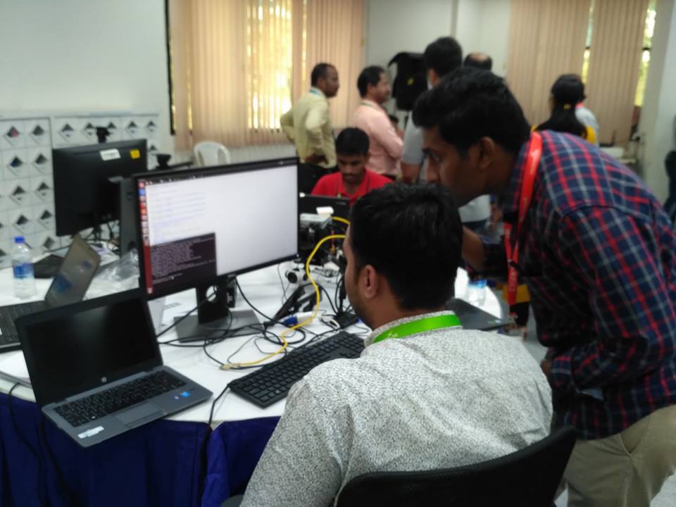 flytbase's tweet photo. Team R.A.T (Railway Action Team) in action. Discussing their doubts with mentor Dhiraj. #Hackadrone2018

@Cyient @MicrosoftIndia @DJIGlobal https://t.co/7i38g07AEA