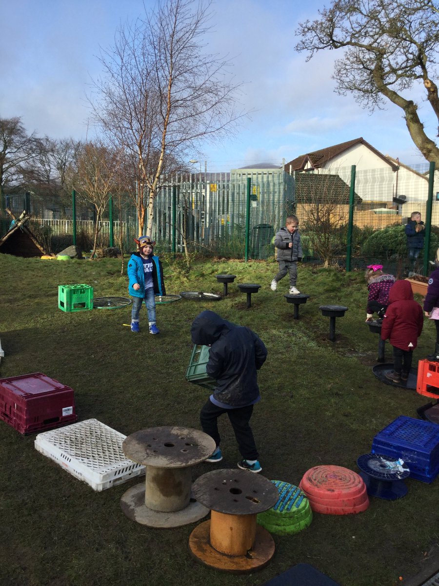 Cuiken_Primary's tweet photo. Nursery children work together, helping, sharing and contructing in the nursery garden. Children work collaboratively  to build an obstacle course. #collaberativelearning https://t.co/7k8lGL5trv