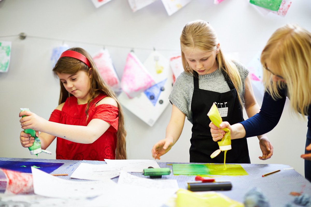 #FREE Family Art Workshop this Saturday where we will be using monoprinting to make some creative prints! Drop-in anytime between 11am–3pm to join in! #LeedsFamilies