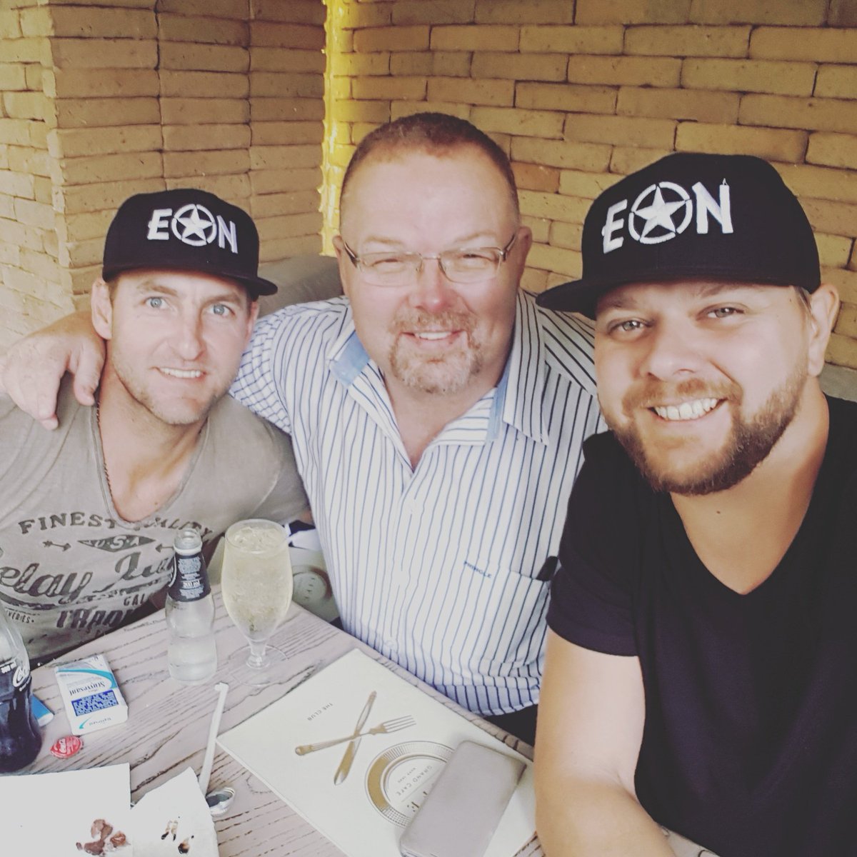 Groot goed oppad #Ligjare#EonGaanWild <a href="/Legatoartists/">LegatoRecords</a> <a href="/AltusTheart/">Altus Theart</a> <a href="/pietermarcato/">Pieter Marcato</a> <a href="/GMR_kykNet/">Getroud met Rugby</a> <a href="/NvR_Management/">NvR Management</a>