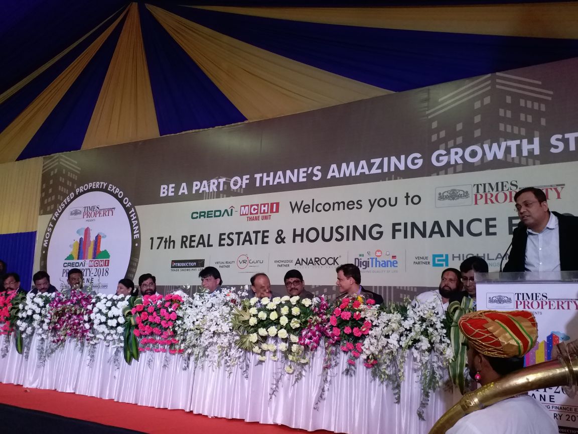 subhashgbhoir's tweet photo. #CREDAI #MCHI यांच्या संयुक्त विद्यमाने ठाण्यात #Property2018 या प्रॉपर्टी प्रदर्शनाचे आयोजन करण्यात आले आहे. या प्रदर्शनाच्या शुभारंभानिमित्त आयोजित सोहळ्यास उपस्थित राहून आयोजकांना शुभेच्छा दिल्या. @mieknathshinde @PratapSarnaik @ravindrasphatak
@SJaiswal_IAS @thanecityonline https://t.co/yvR4pgg0LS