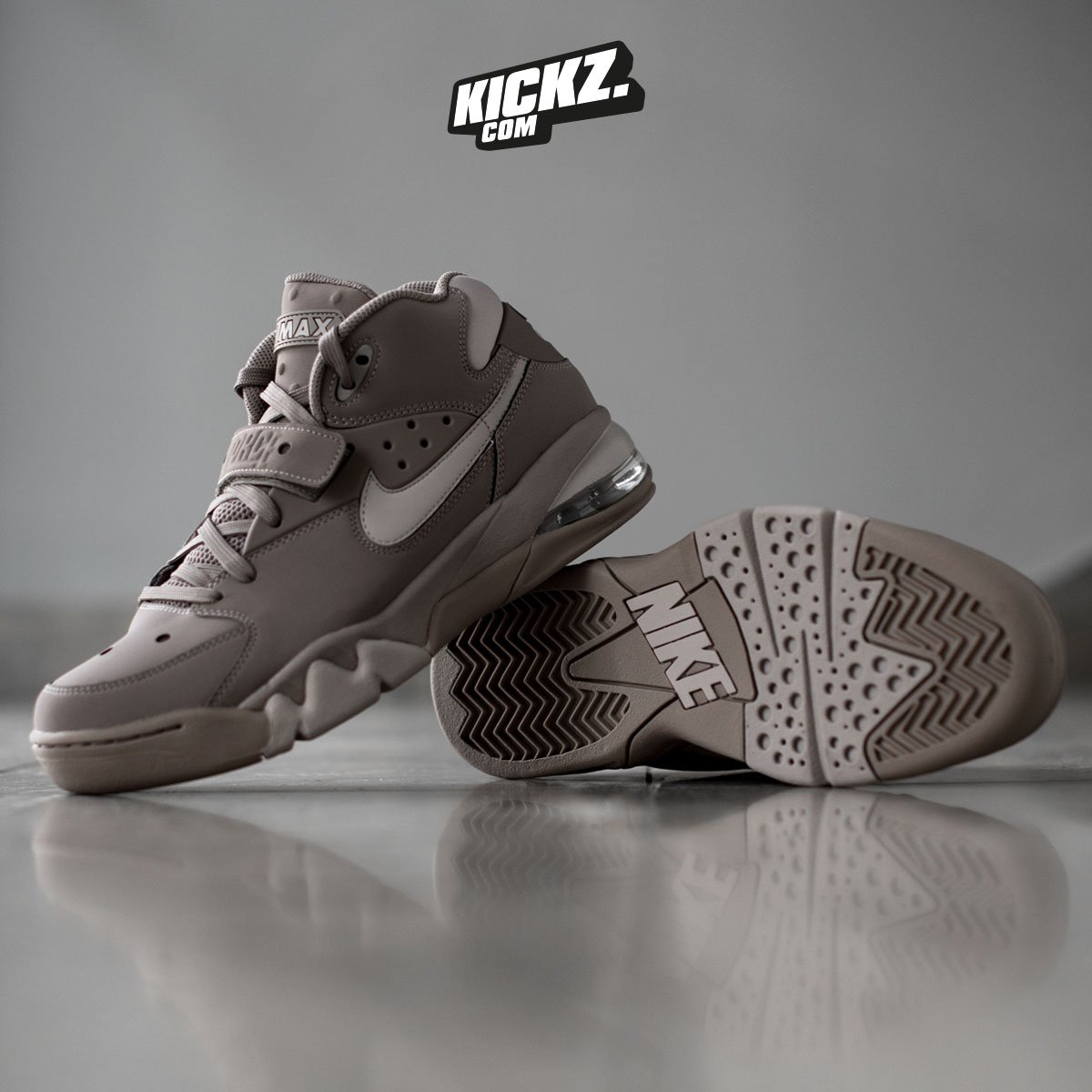 Preguntarse Perforar Diplomático KICKZ on Twitter: "🏀1993🏀 Charles Barkley used to hoop in them back in  1993 and now the Nike Air Force Max is back, ready to hit the streets. Get  them now in '