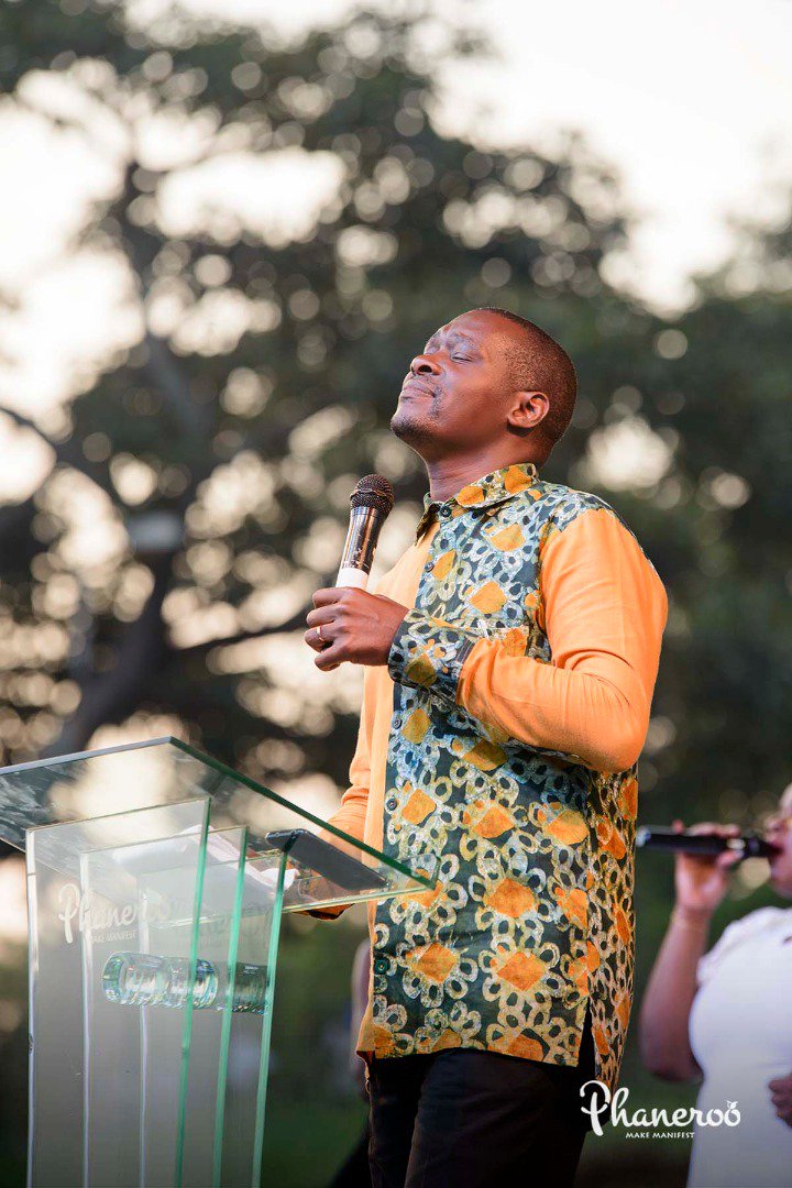 Phanerookampala's tweet photo. There are things that are vile to God but some men consider precious. Similarly, there is that which is precious to God yet seen as vile by some men. 

#PhanerooDevotion #LadiesGetReady #24thFeb18 https://t.co/H1hcl7qbpp