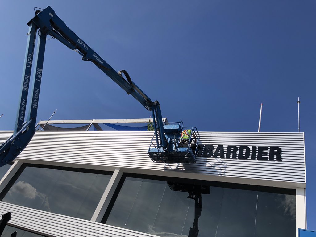 StudioArtGroup's tweet photo. Singapore Airshow February 6-11, 2018.
Chalet 3D Logo &amp; Large Format Graphic Banner Cladding for Ben Continental. 
#StudioArtGroup #SAG #3DLogo #GraphicWorks #LargeFormatPrint #BenContinental #SingaporeAirshow2018 #Singapore https://t.co/2O5Bu3x8Tj
