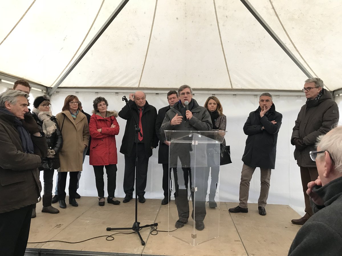 Idexgroupe's tweet photo. 🌄👏[EVT] Inauguration du @reseaudechaleur @aixlesbainsfr en présence de @DominiqueDord, Maire, M.P Montoro-Sadoux, adjointe, Pierre Molager, Secrétaire général de la préfecture, sous-préfet de @Chambery et Thierry Franck de Préaumont @CFurbain , Président d'@IdexEffEnerg https://t.co/rlqbdcyihP