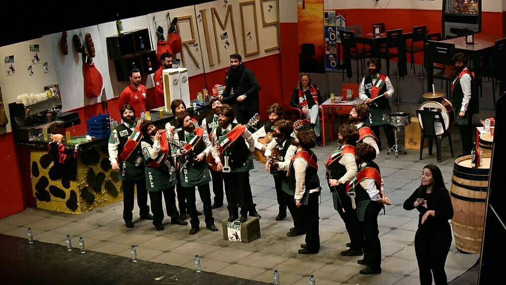 Hoy, jueves 8 de febrero, en tercer lugar volvemos a subirnos a las tablas, Toni está muy orgulloso de poder cantar otra vez en el cuarto día de semifinales, esperamos que os guste nuestro trabajo.
#tonielenrea #tonieltrentetraera #vamosaportodas #toniestaensemis
