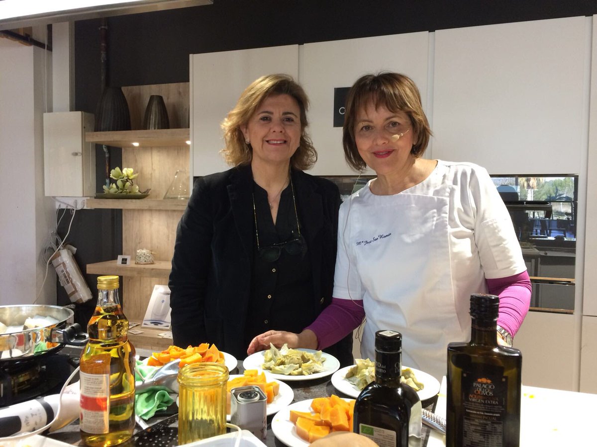 Hoy con <a href="/mariazafran/">maria jose san roman</a>  #estrellamichelin en la masterclass del curso de cata de aceite @EVCATA
