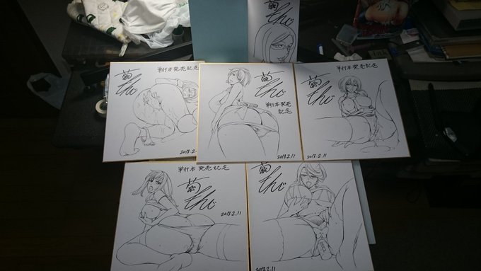 コミティアサイン色紙プレゼントの告知です。単行本購入されてる方か同人新刊購入の方限定で当日くじ引きをします。単行本購入してる方は写真かレシート見せてください。それで整理券を渡します。開票は13時から行います。残念賞もありますのでハズレた場合は教えて下さい。では当日おまちしてます🎵 