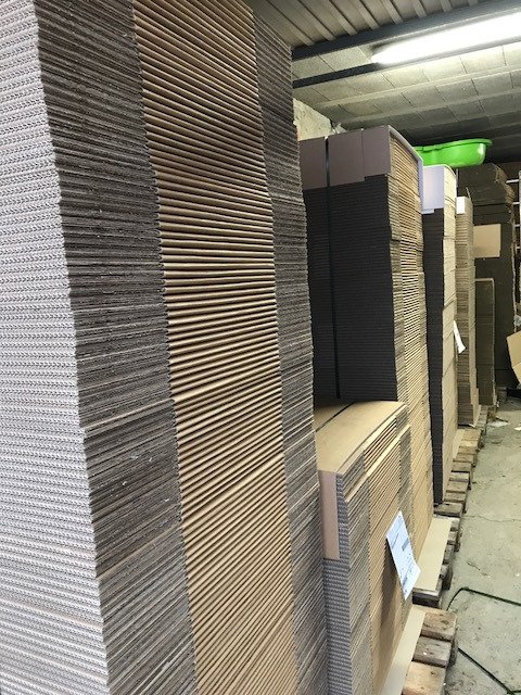 Auf los geht's los! #Verpackungs-#Kartons soeben eingetroffen, warten nur noch auf eure zahlreichen #Pflanzenbestellungen (und schöneres Wetter)! :-) #Pflanzenversand #Gräser-on-Tour #ecommerce #Jumbogras