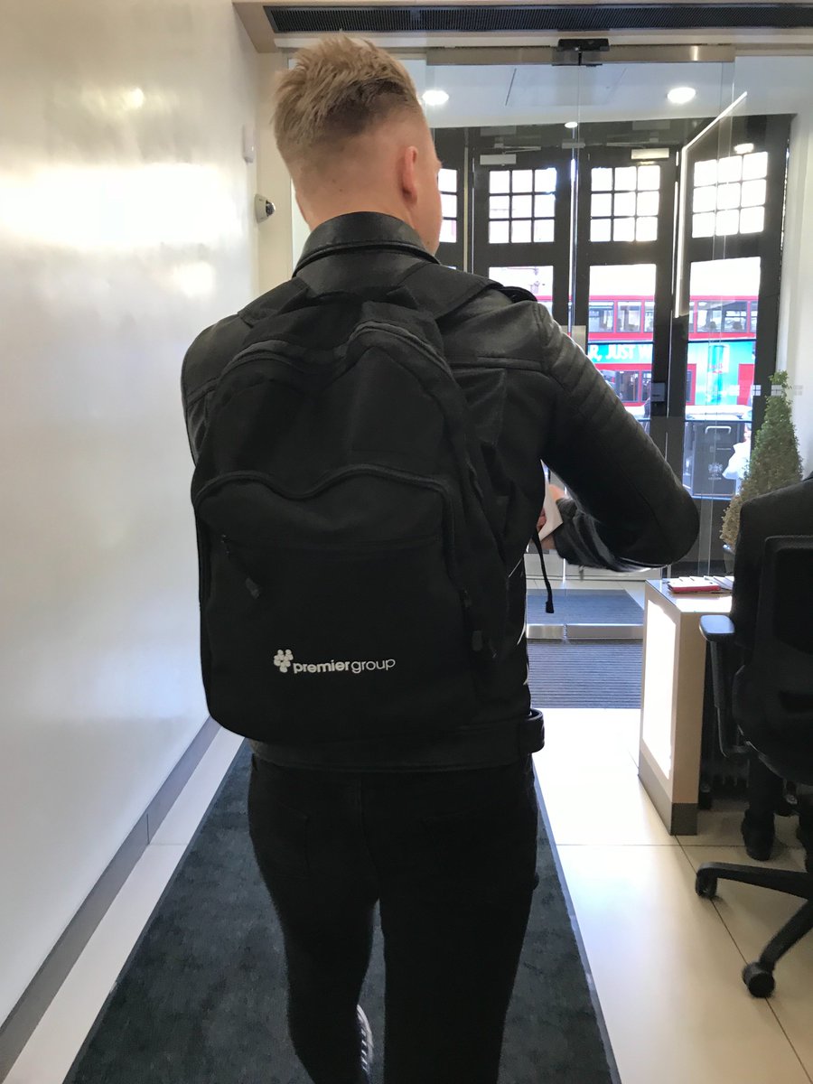 JamiePremGroup's tweet image. Making his way to @Escape_Studios  for the #VFXFestival ! Come speak to us for all VFX recruitment needs @PremierGroupRec