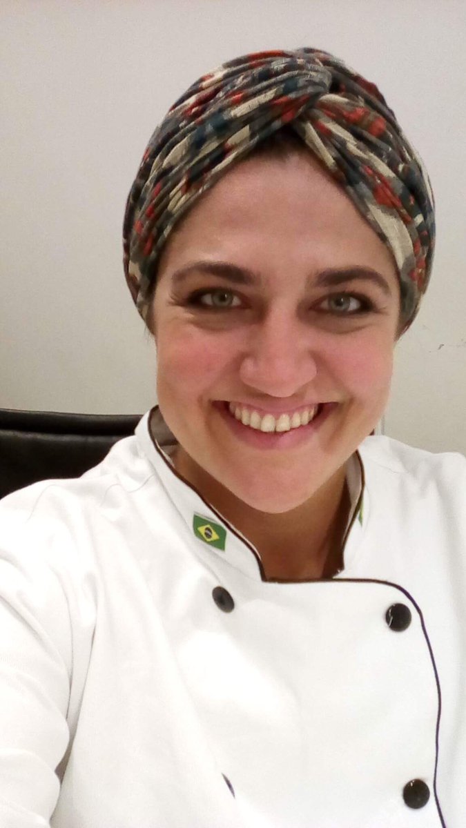 Um #tbt do dia do meu teste !! Tirei essa foto no camarim... foi um dia muito emocionante ,que pra mim poderia até ter terminado ali ,já estava muito feliz de ter sido selecionada no meio de milhares !! Arrasei no teste e fui em frente !!Superação !@masterchefbr #MasterChefBR