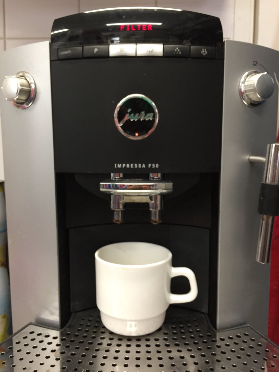 eurow_hbs's tweet photo. @mammachanna Als je lekkere koffie wil, moet je een goed, niet goedkoop apparaat kopen. De mijne draait al een jaar of 9 overuren zonder problemen https://t.co/hYmqQeN6d7
