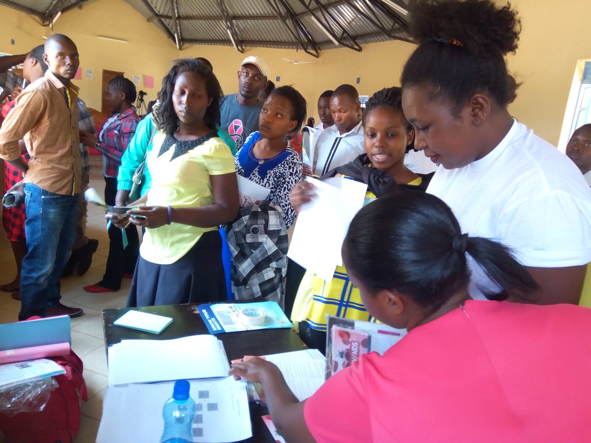 When young people are given information,they become very instrumental in solving problems facing them in their communities..lets #JiactivateMtaa @dollar452_fati <a href="/JIACTIVATE/">JIACTIVATE</a>