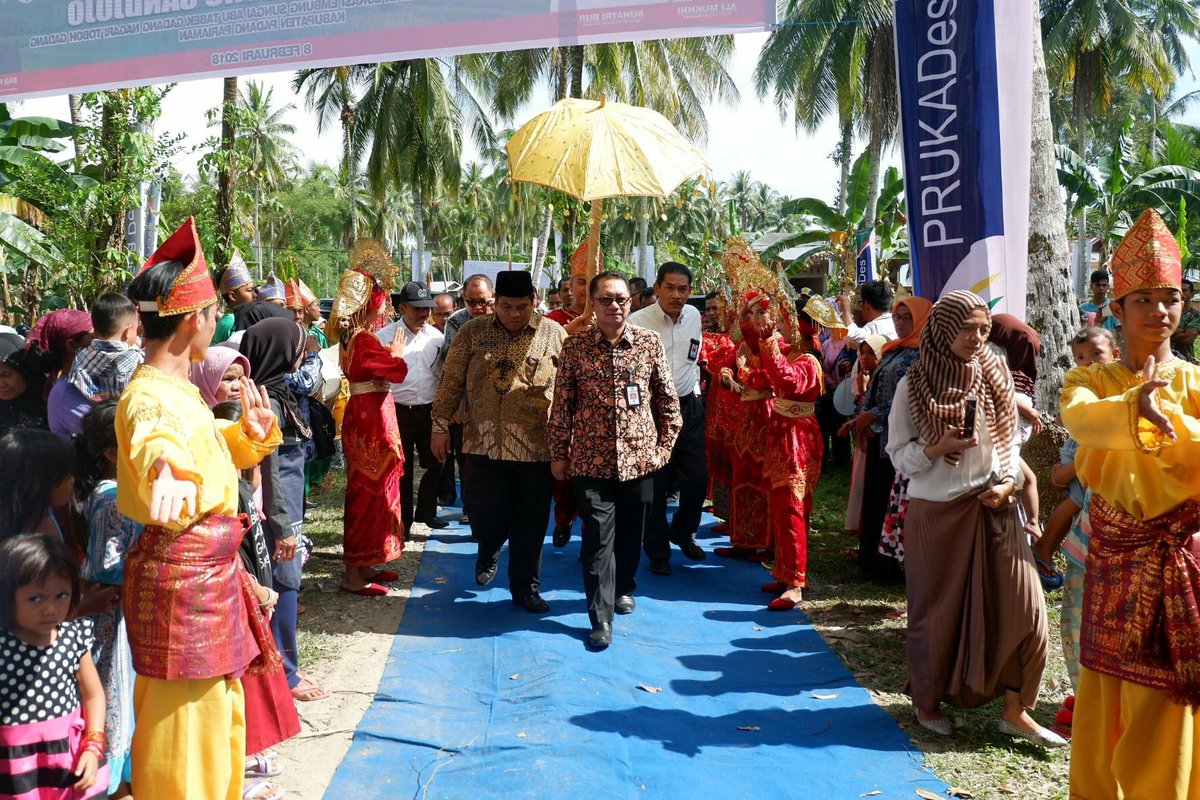 Hari ini saya meninjau Embung Desa yang dibangun melalui dana afirmasi Kementerian Desa PDTT tahun anggaran 2017, di Nagari Toboh Gadang, Kecamatan Sintuk Toboh Gadang, Kab. Padang Pariaman, Prov Sumbar.

<a href="/jokowi/">Joko Widodo</a> <a href="/EkoSandjojo/">Eko P. Sandjojo</a> <a href="/anwsanusi/">Anwar Sanusi</a> <a href="/KemenDesa/">Fast Track Travel</a> <a href="/tppindonesia/">Pertepedesia</a> <a href="/pendampingdesa_/">Pendamping Desa P3MD</a>