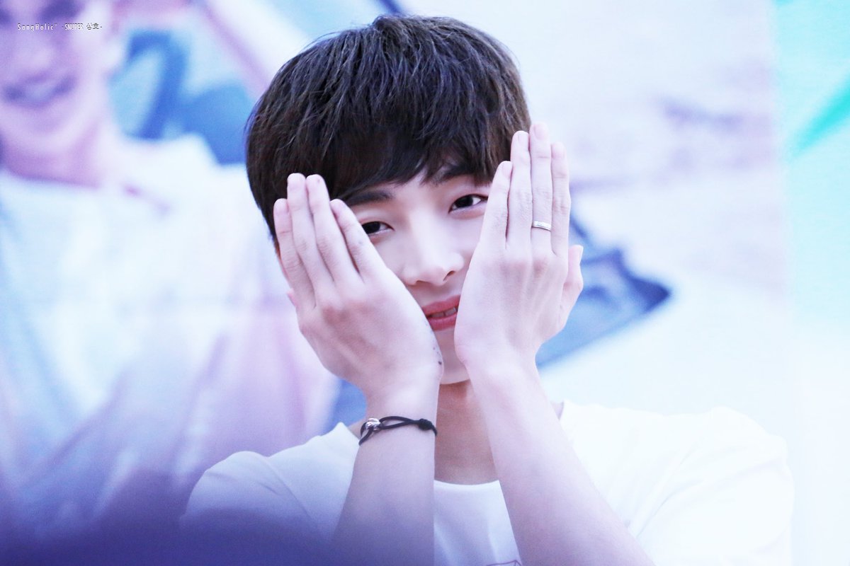 SangHolic_210's tweet photo. ✩170820 롯데월드몰 팬싸✩

D-2💭
까꾸우웅🙈❤️

#스누퍼 #SNUPER #상호 #SANGHO #サンホ 
#상호야생일축하해
#0210상호데이 #HappySangHoDay 
@snuper6 https://t.co/XnHnes2sUv