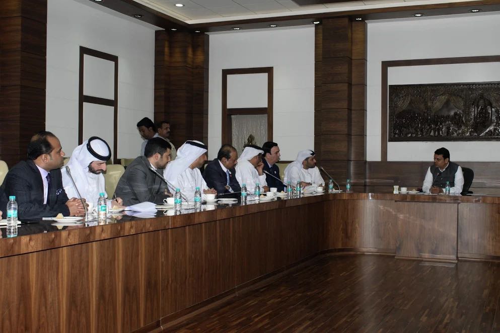 H.E Saif Mohamed Al Hajeri, Chairman @AbuDhabiDED , H.E @drahmedalbanna #UAEAmbassador to #India and H.E. Mohammed Al Rumaithi chairman @adchamber met with CM Maharashtra@Dev_Fadnavis and accompanying delegation. Discussed areas of mutual interest

@MOFAUAE