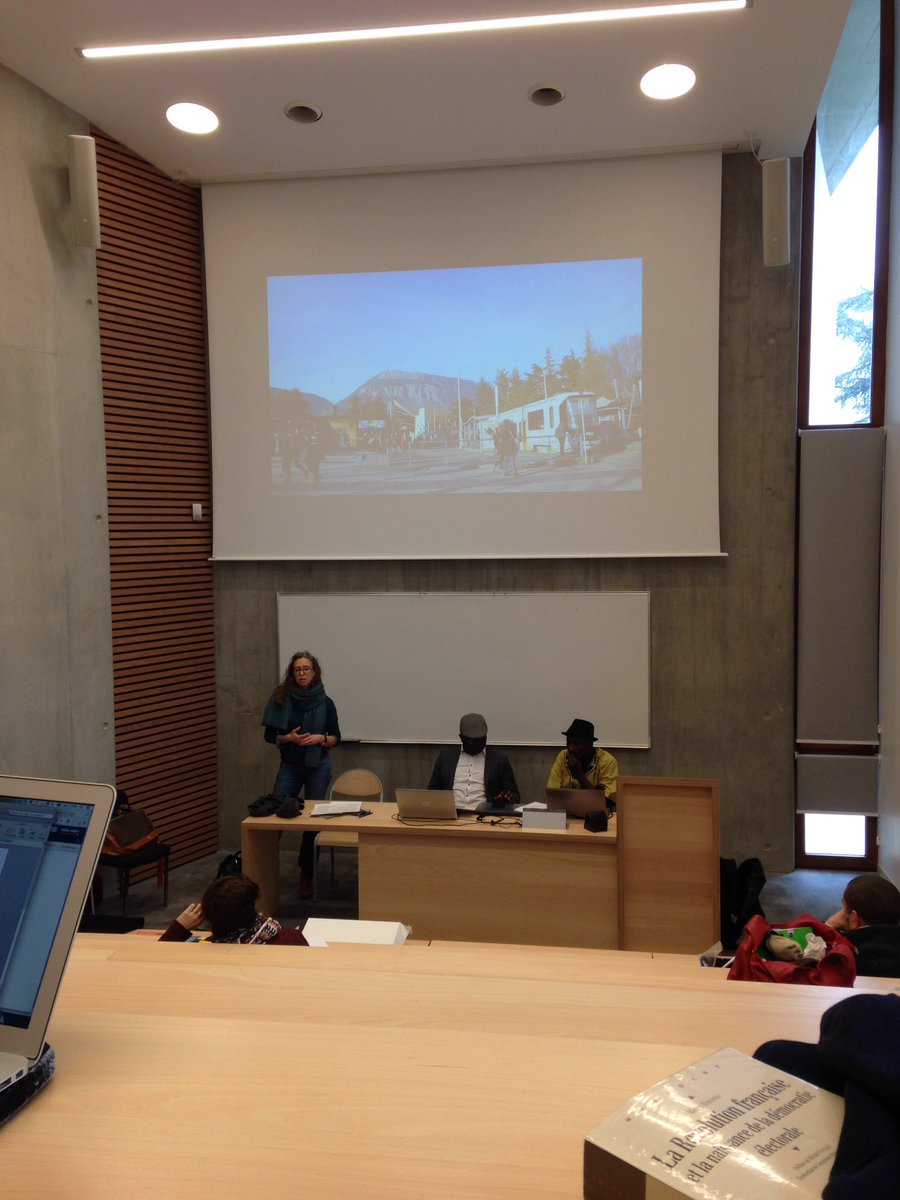 M2HTPDH_UGA's tweet photo. Des étudiant(e)s du @M2HTPDH_UGA assistent au dialogue "Savoirs en jeu sur l'Afrique" dans le cadre des 3e Rencontres de Géopolitique critique @u_grenoblealpes #savoirs #relations #pouvoir https://t.co/MVGwOkLQYQ
