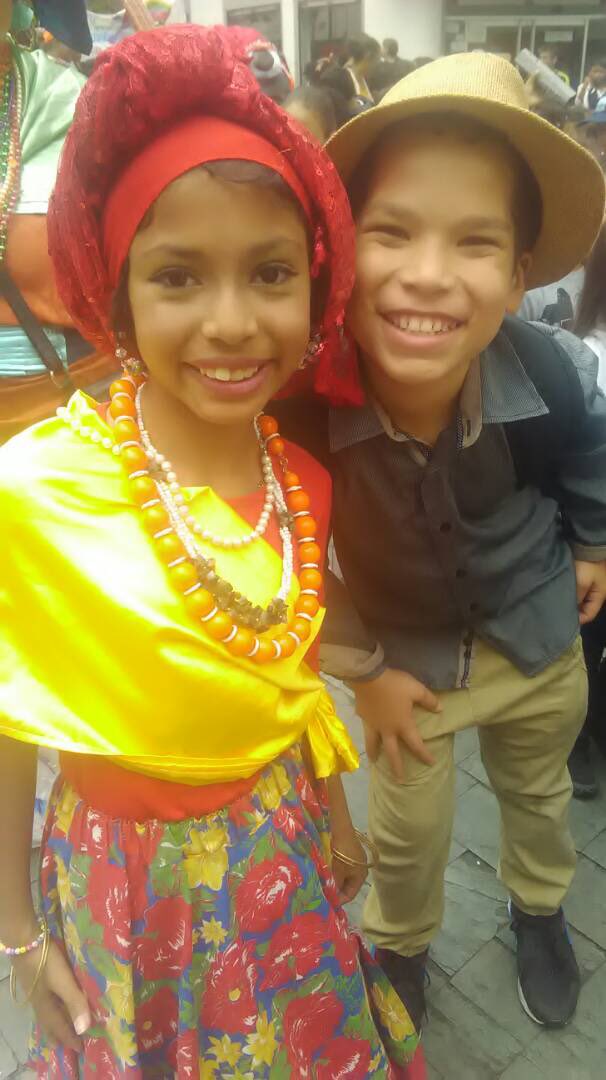 Hoy acompañamos a nuestra alcaldesa de Caracas <a href="/ErikaPSUV/">Erika Farías Peña</a> y jefa de Gobierno Carolina Cestari en lanzamiento de los Carnavales Caribe 2018 en plaza Bolívar de Caracas #TodosSomosVenezuela #El22AElPuebloDecide