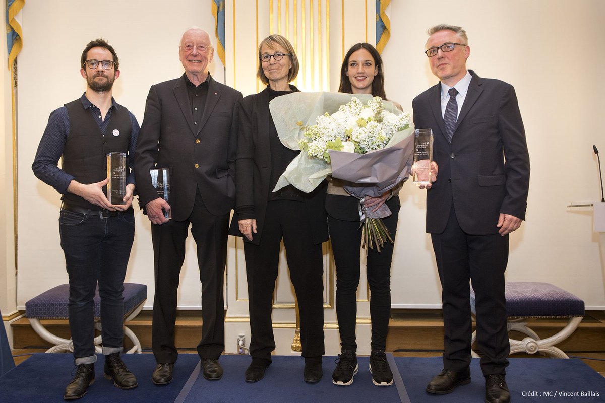 FrancoiseNyssen's tweet photo. J’ai remis hier les trophées de l’#export à des artistes qui incarnent le rayonnement des musiques françaises à l’international. Leurs œuvres ont contribué aux excellents résultats enregistrés en 2017 par la filière à l’#export. https://t.co/2N2bJ1XGMM